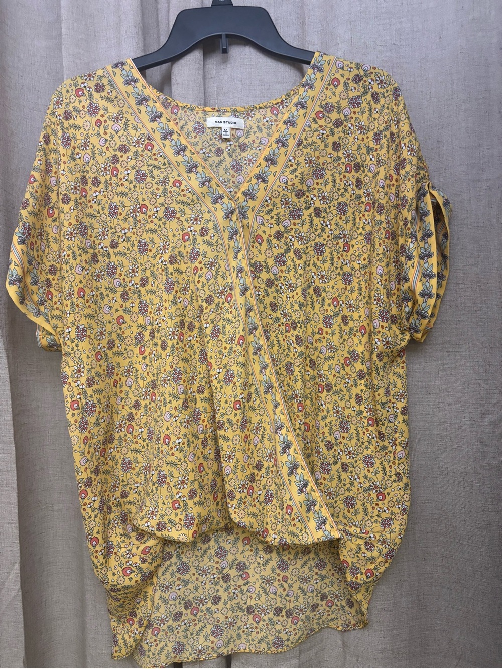 Max Studio Yellow Floral V-Neck Short Sleeve Blouse with Contrast Trim